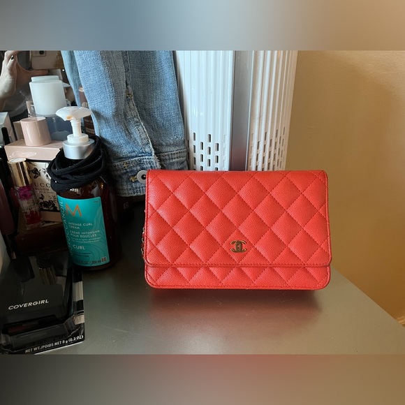 Caviar quilted wallet on a chain! Chanel! - Picture 2 of 3